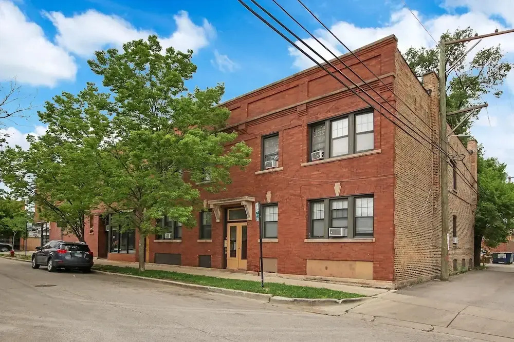 3BR Comfy Apt in Logan Square