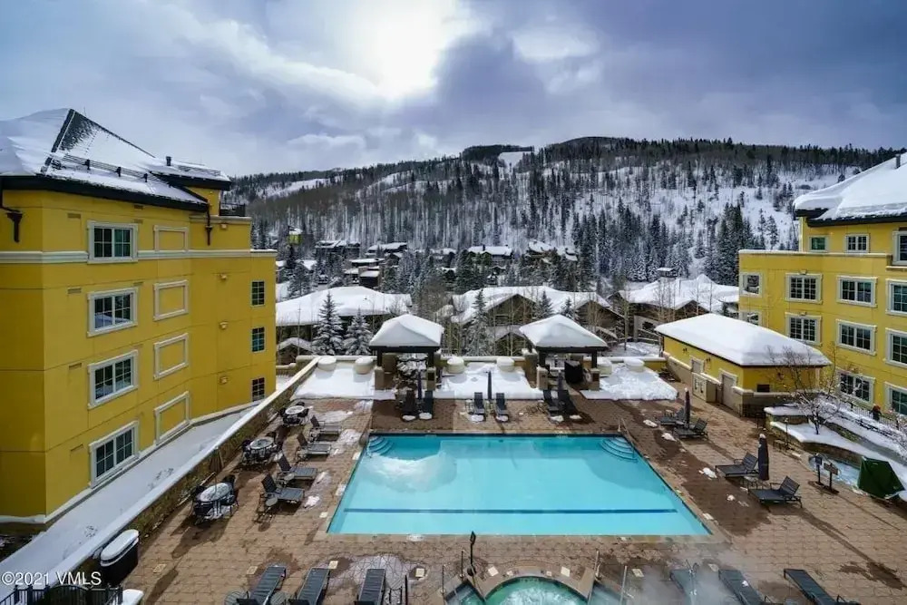 Ritz Carlton Vail #417 4 Bedroom Condo by RedAwning