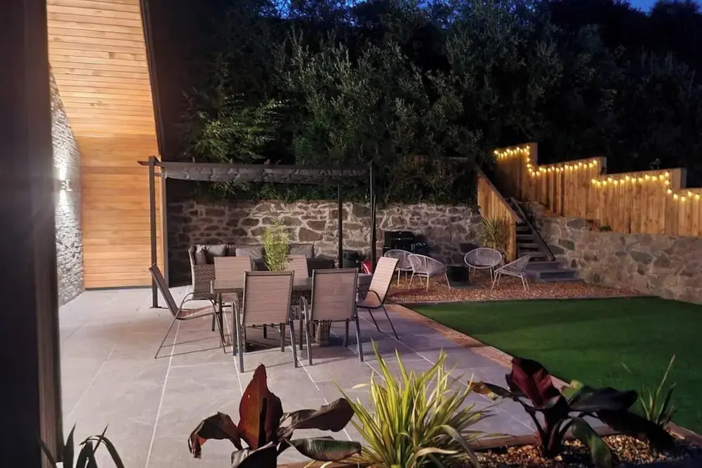 4 Bed Villa Sleeps 8 -Private Terrace-Free parking