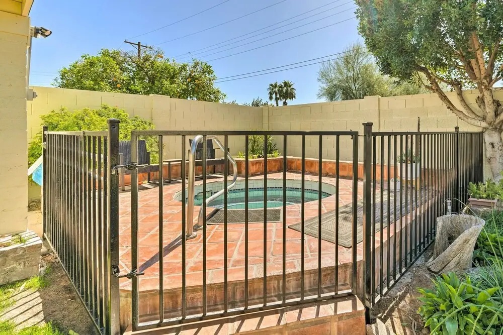 Scottsdale Retreat w/ Hot Tub, 2 Mi to Old Town