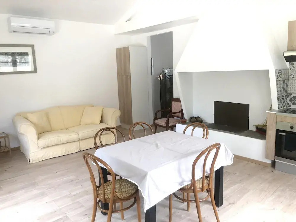 House With one Bedroom in Saint-gilles, With Shared Pool, Furnished Garden and Wifi