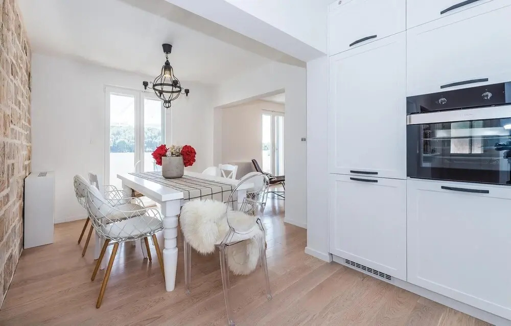 Nice Home in Milna With 4 Bedrooms, Sauna and Outdoor Swimming Pool