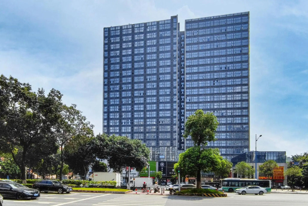 Locals Apartment Place 00