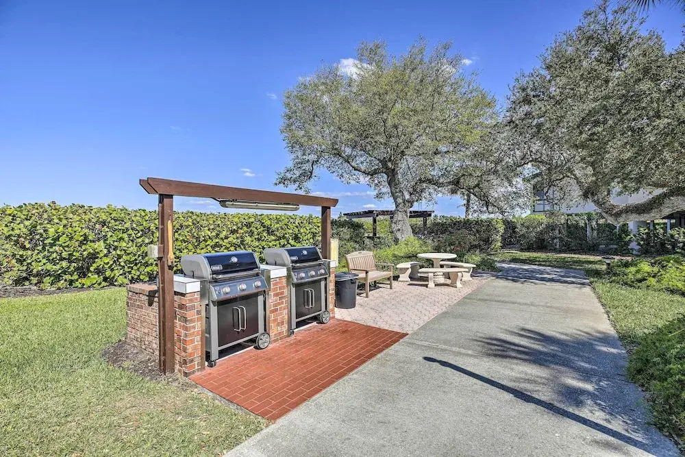 Sunny Siesta Key Condo w/ Beach Access + Pool!