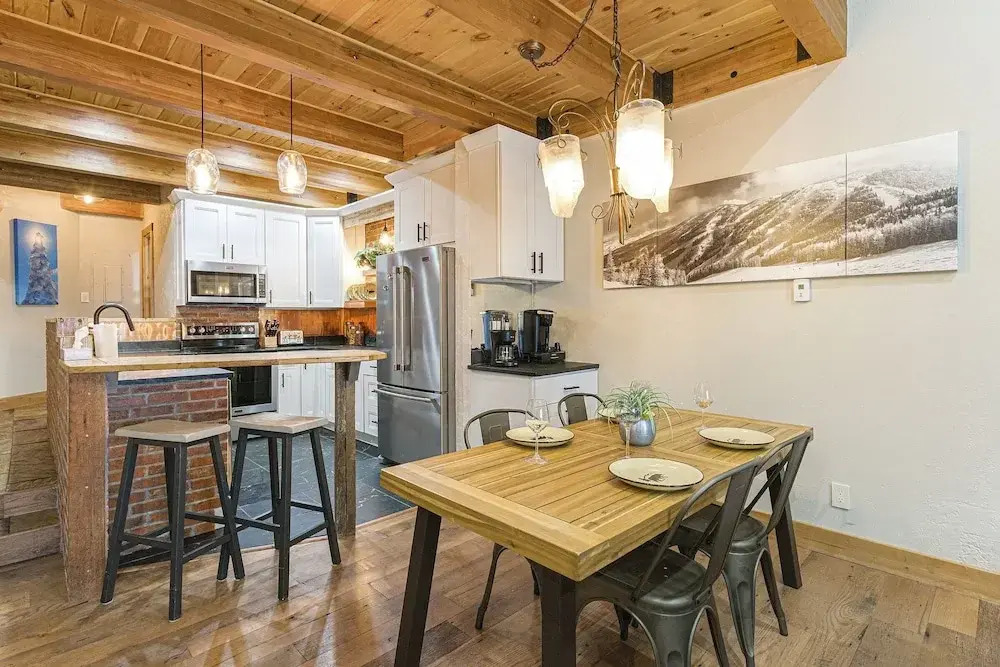 Winterwood 10 2 Bedroom Condo by Redawning