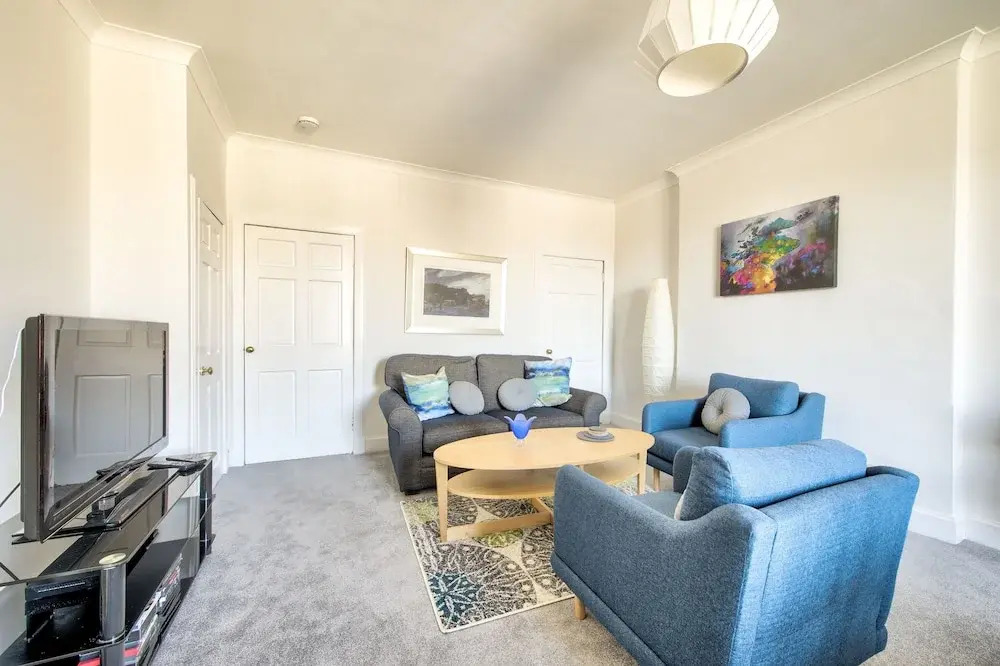 Spacious 2Br Home In New Town