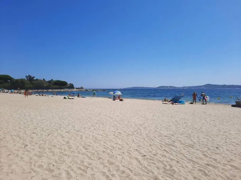 Villa 130m2, near St-Tropez, direct beach access
