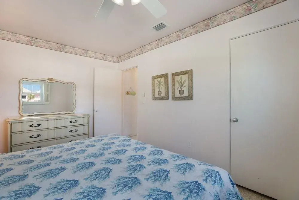Ugly Tuna Down 1 Bedroom Cottage by RedAwning