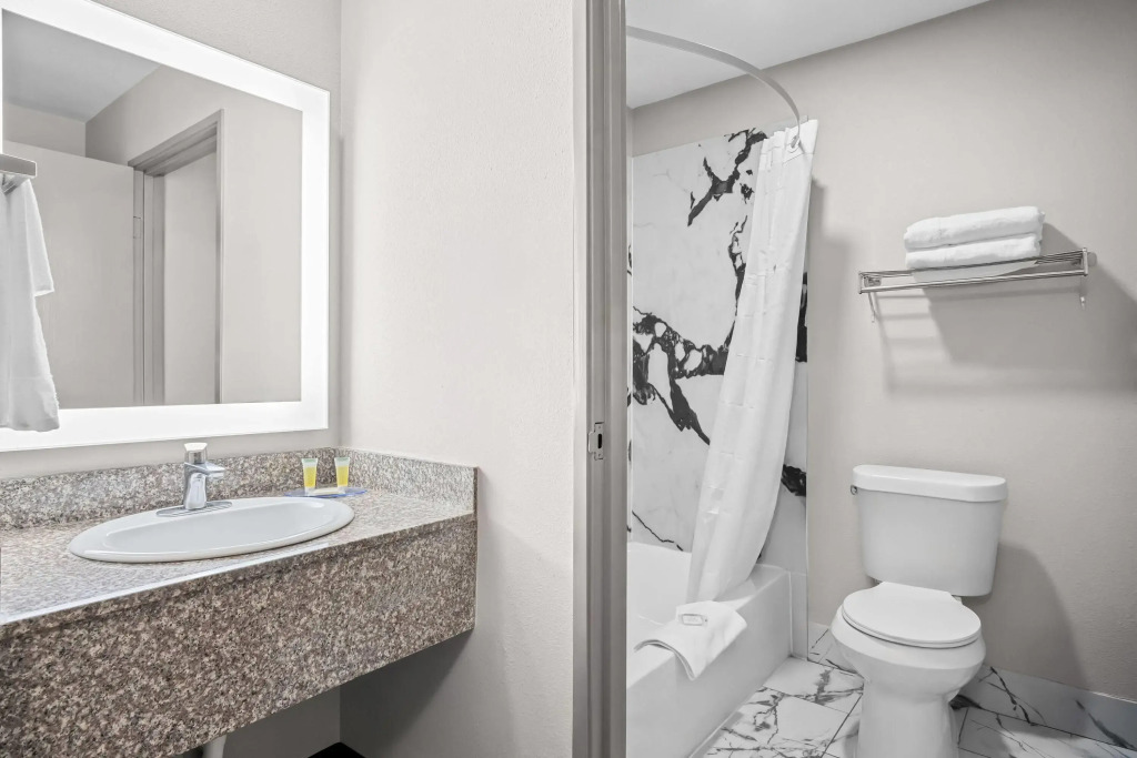 Days Inn by Wyndham Dallas Plano