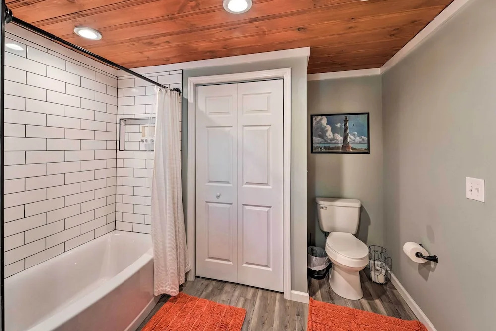 Updated Oak Island Getaway Near Fishing Dock!