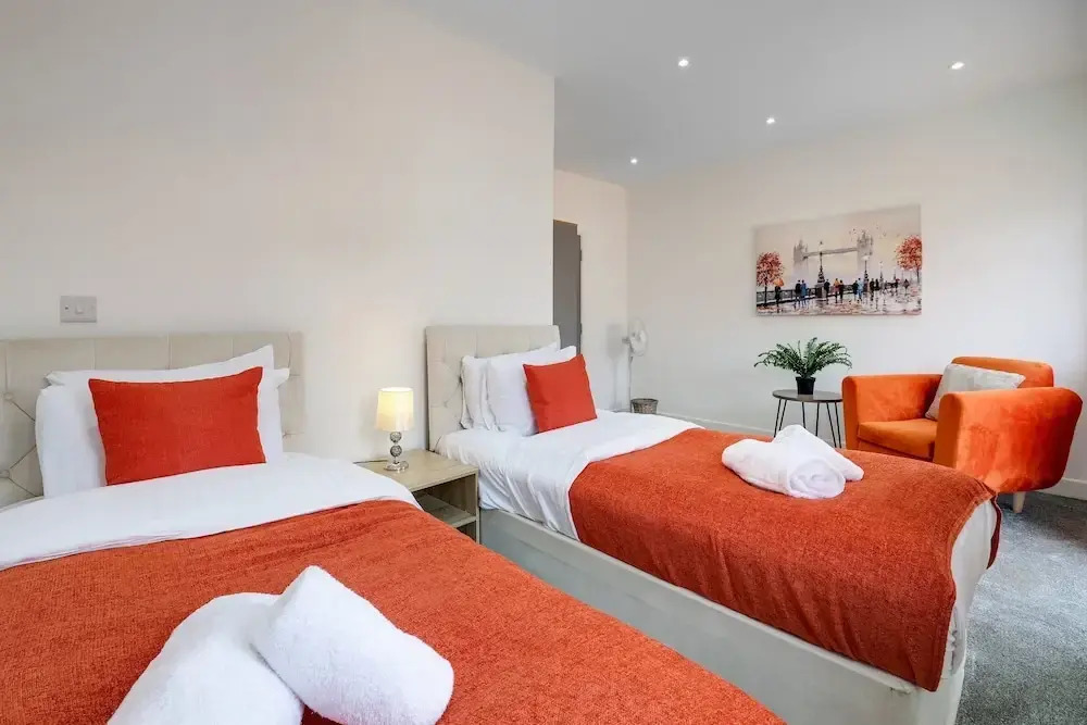 Newly Converted 2BDR 1BA APT in Hounslow