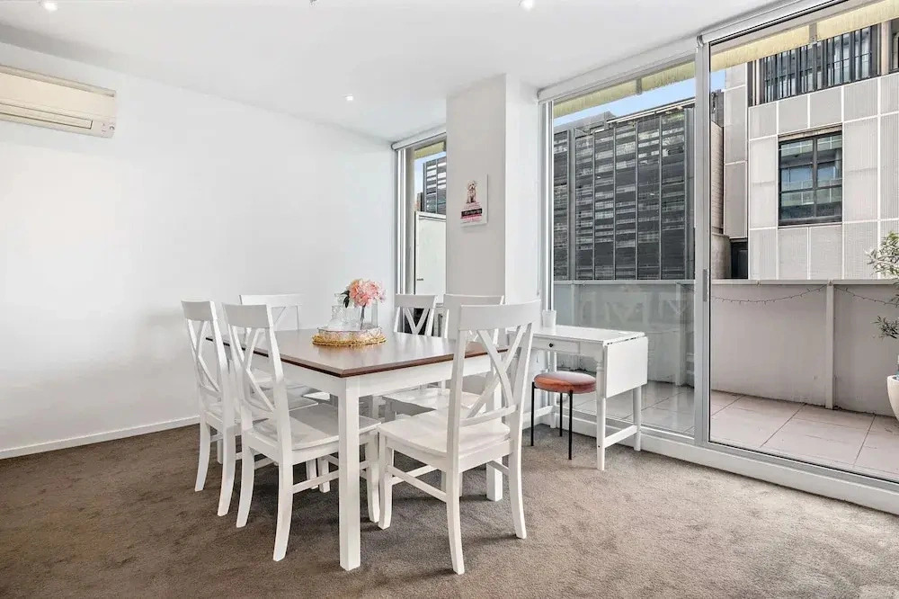 Bright 2-bed Home With Secure Parking