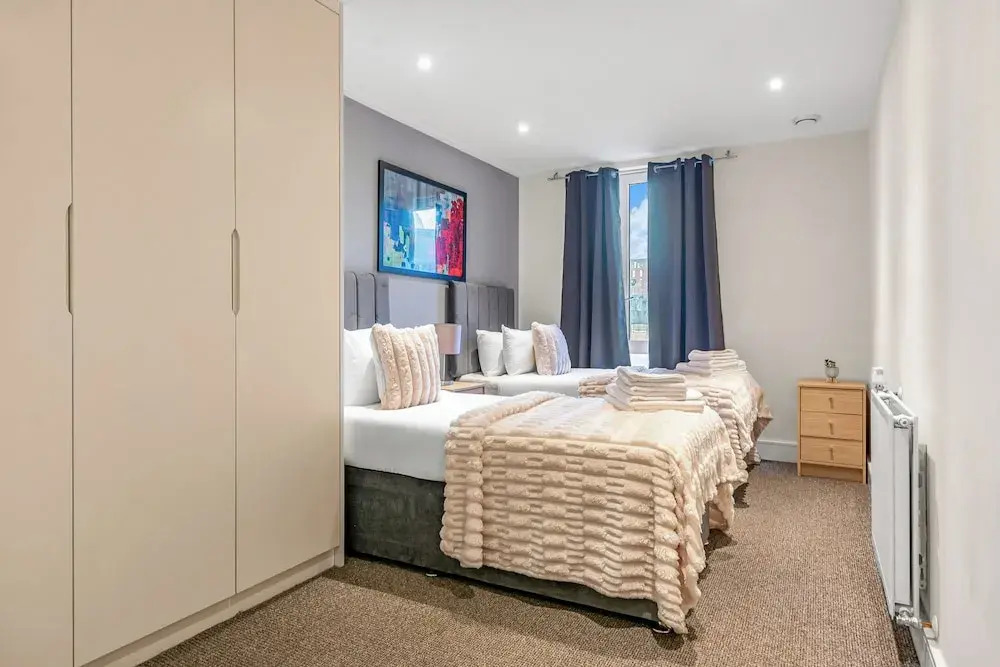 Two Bedroom Apartment in Limehouse