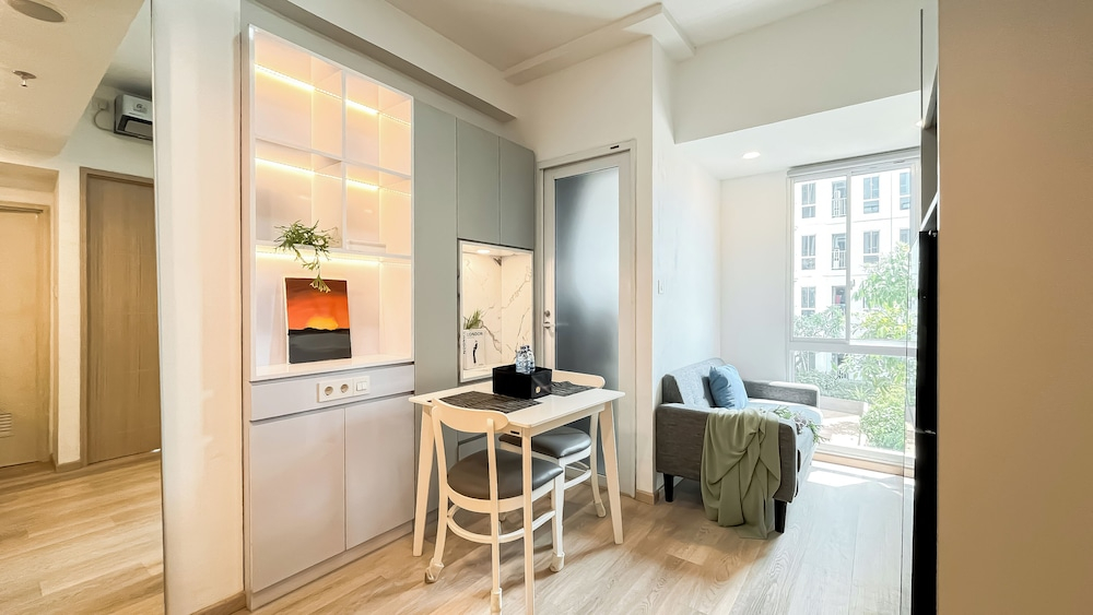 Modern Classic Touch 1Br Apartment At Tokyo Riverside Pik 2