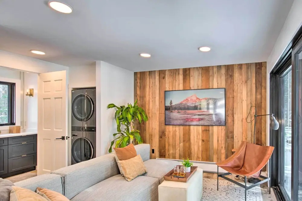 Modern Riverfront Home: 6 Mi to Big Sky Town!