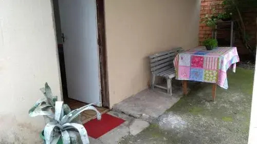 Kitnet 600 metros da praia da Enseada
