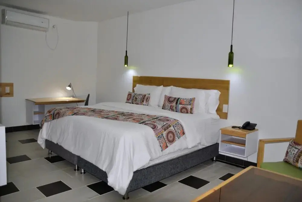 Hlu Hoteles