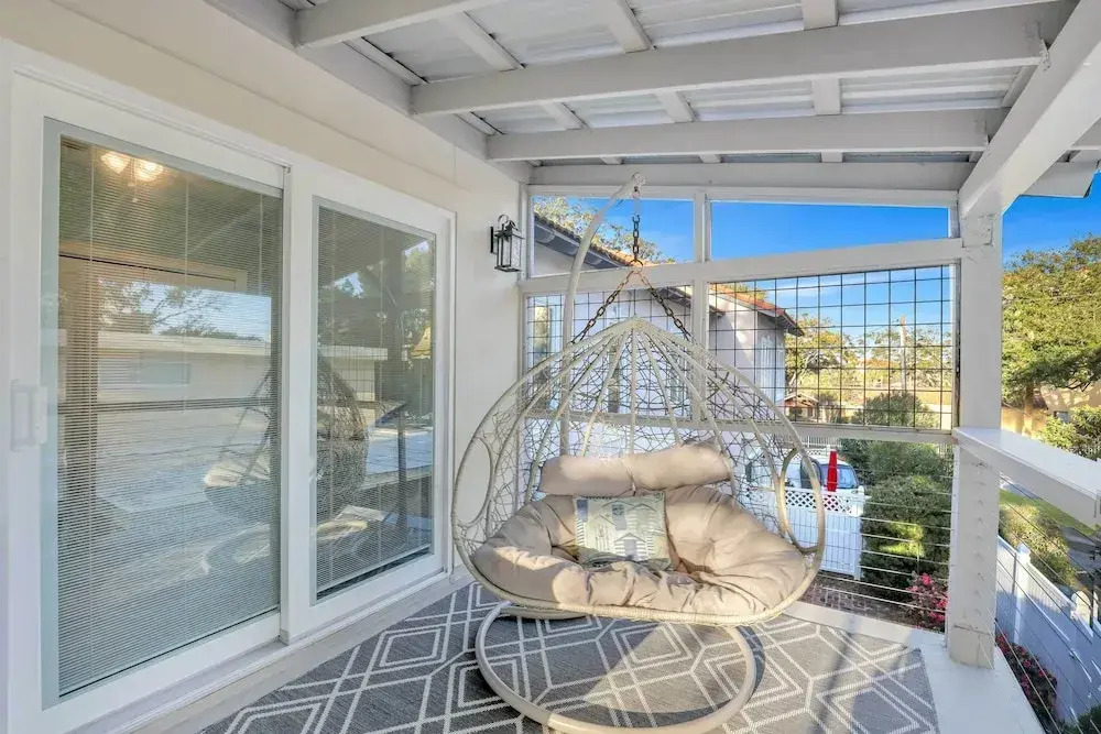 St Simons Island Townhome w/ Balcony + Ocean View!