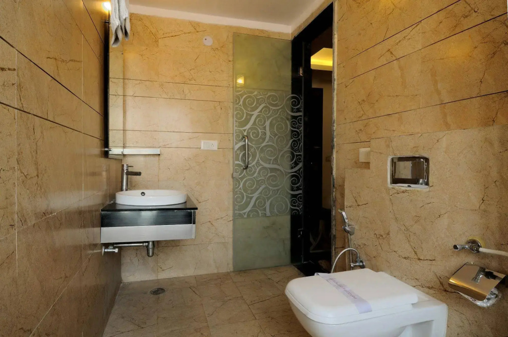Hotel Cabana 5 Mins Walking Distance From NDLS Station