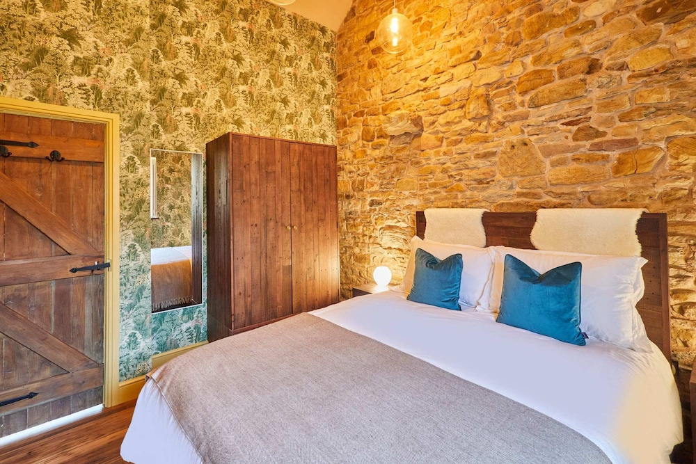 Host Stay Kingbridge Forge