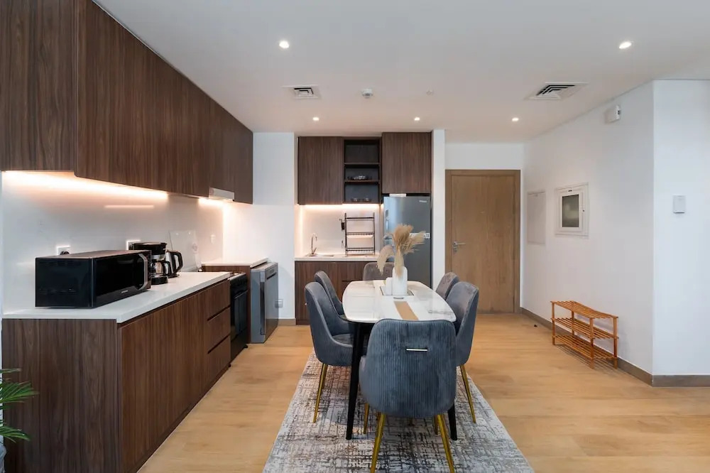 Contemporary La Mer 1BR w Beach Access