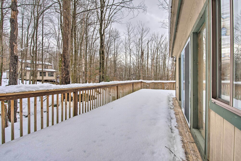 Cozy Lake Ariel Home w/ Community Amenities!