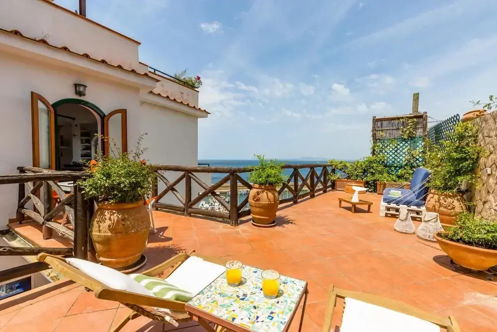 Panoramic Sea-View Apartments with Terrace, Marina della Lobra