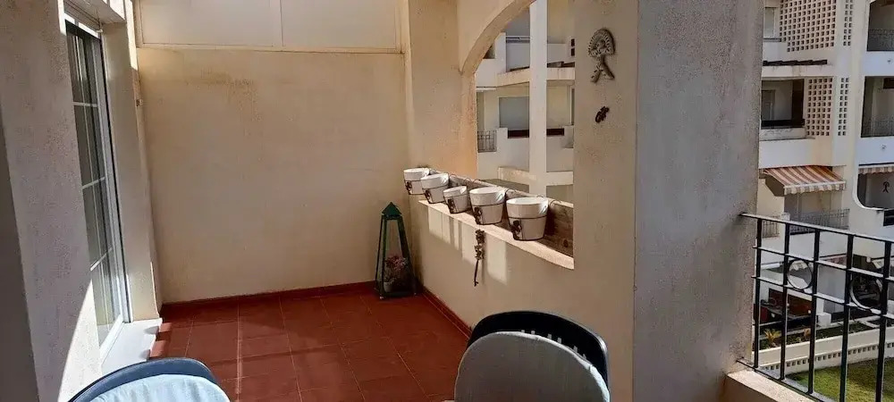 Lovely 2 Bedroom, 2 Bathroom Apartment With Pool