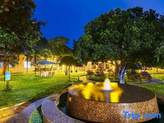 Century Star Holiday Hotel (Nanyang Beijing Avenue Branch)