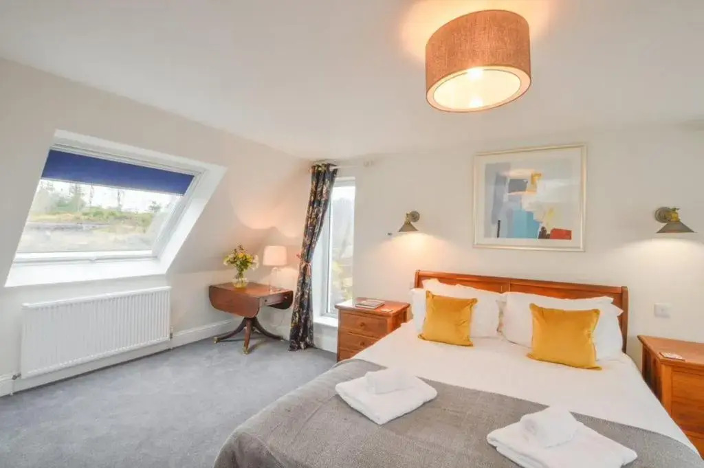 Blackmount House