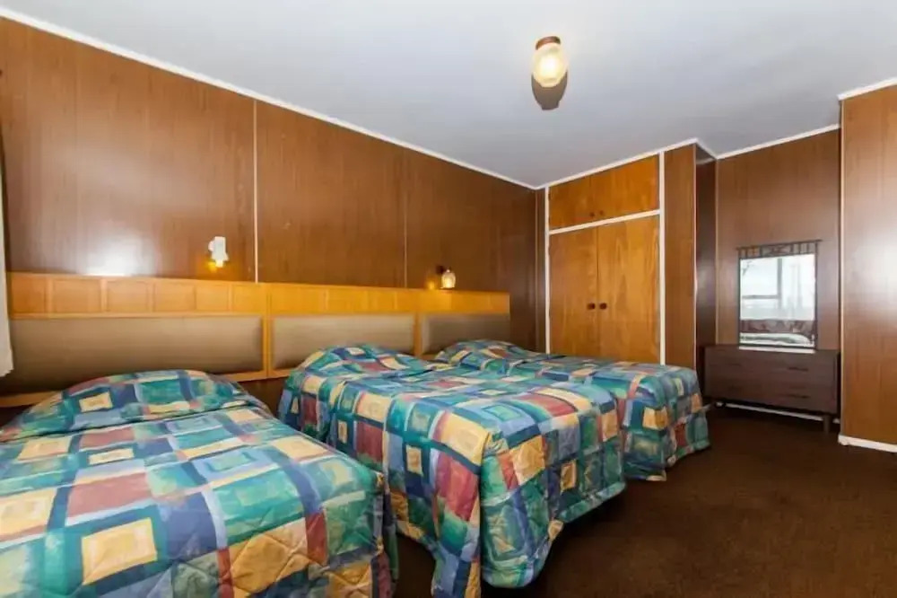 Sunset Lodge Motel