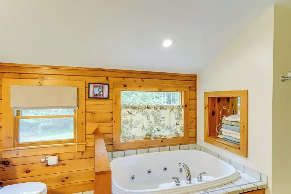 Spacious Wilmington Cabin: Walk to Lake