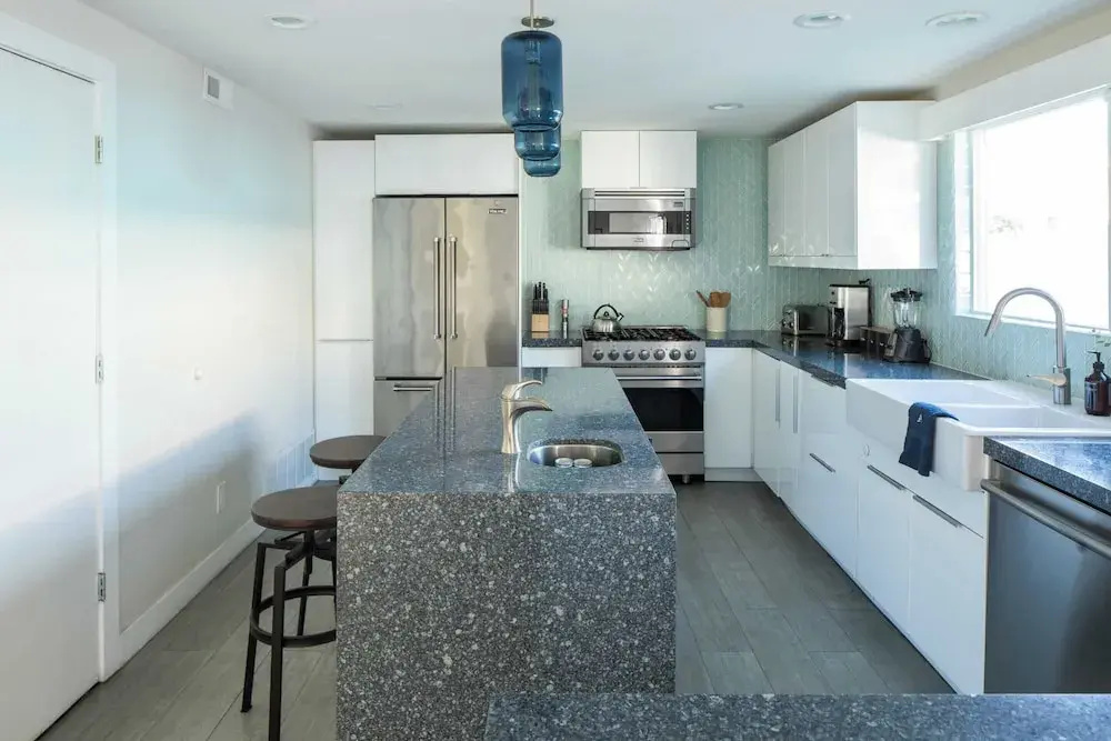 Indigo By Avantstay Sleek & Charming Home 2 Blks From Bay w/ Hot Tub!