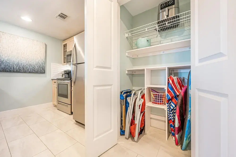 Market Street Inn 337 flr3 1BR 1BA 4