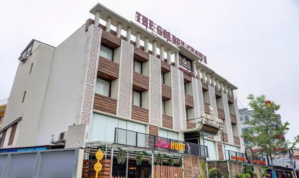 The Golden Crown Hotel Banquet & Cafe