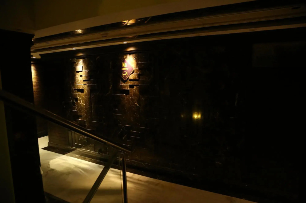OYO 857 The First Hotel