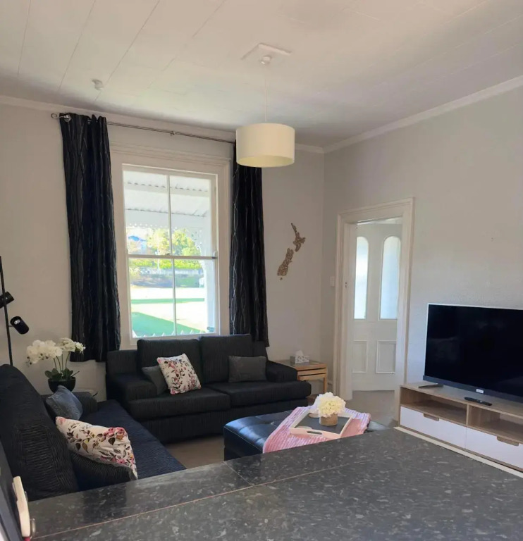 Relaxing sunny Nelson retreat, balcony views & easy walk to CBD