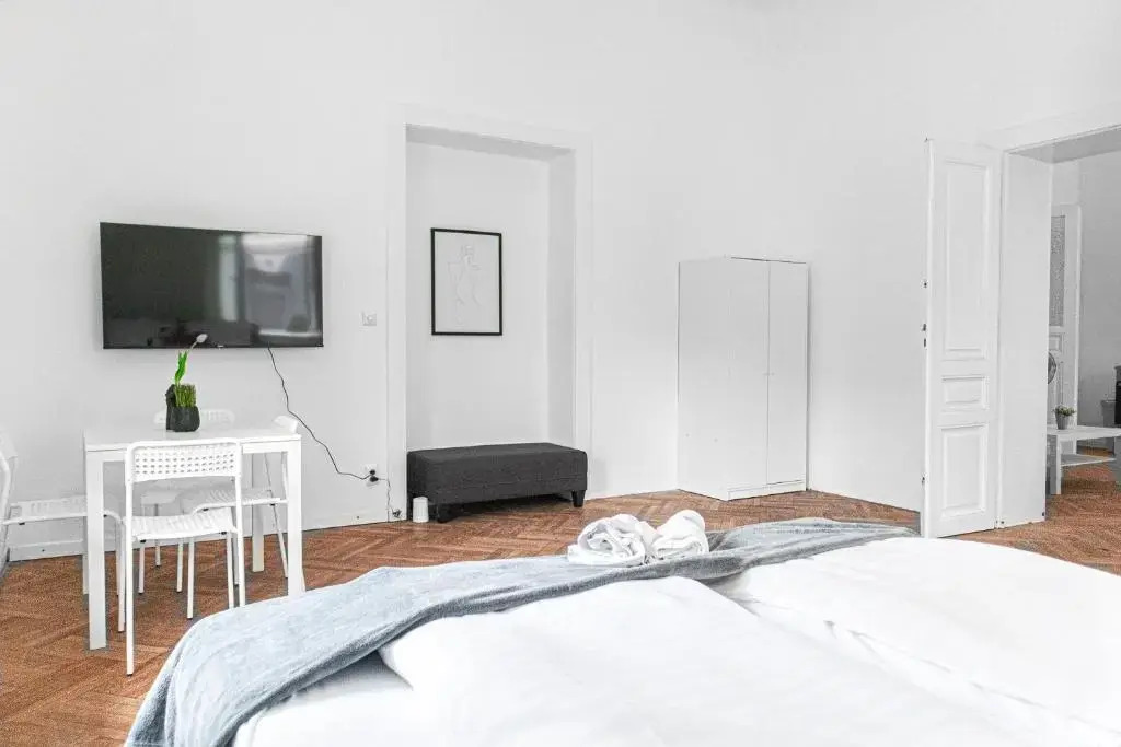 Classy 2BR Apt. w/ Exclusive Location near AKH