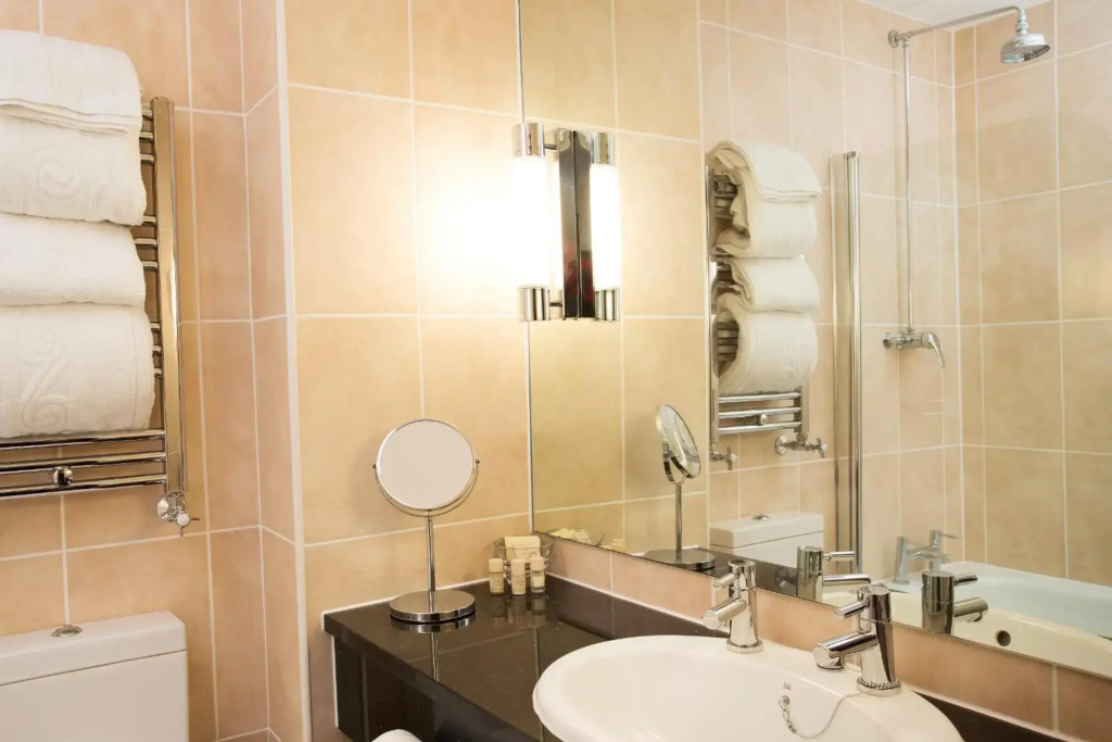 Best Western PLUS Grims Dyke Hotel