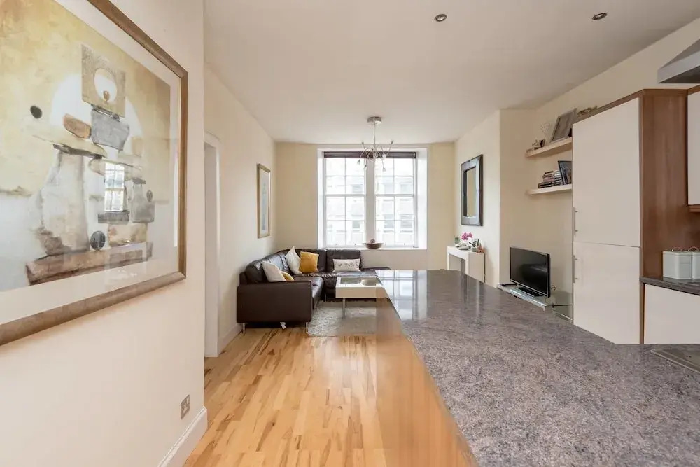 Cute 2 Bedroom Apt With View Of The Castle