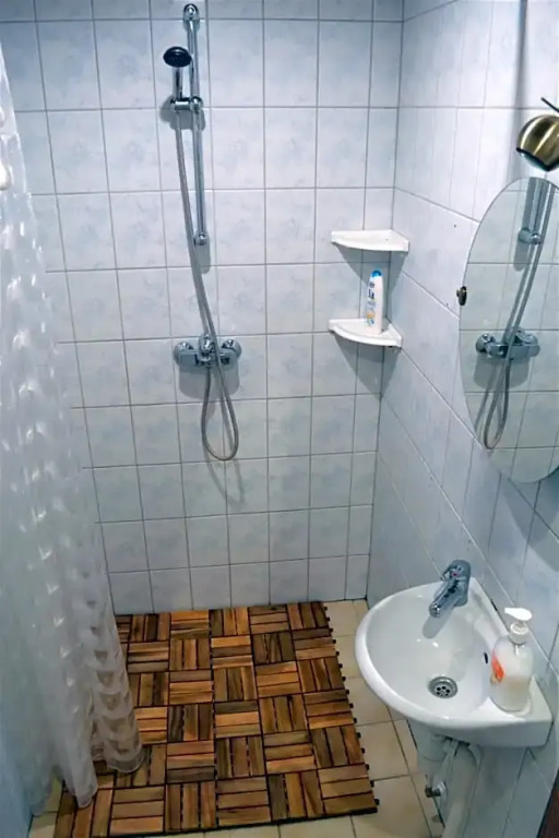 Kraavi Guest Hostel