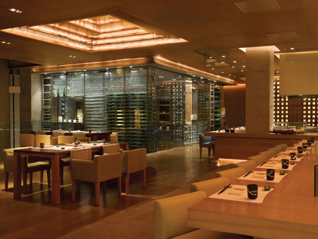 Отель Four Seasons Hotel Mumbai