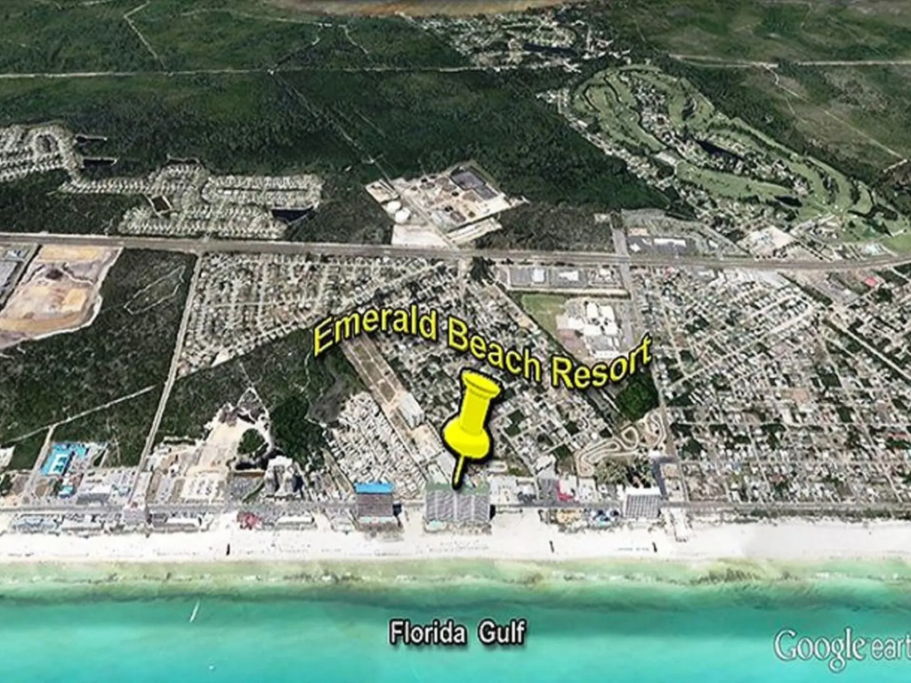 Emerald Beach 2332 579518 by RedAwning
