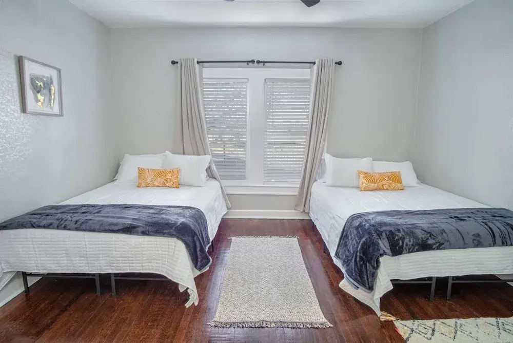 Trendy 2 BR Prime Apt Near DTWN, Pearl, Fort Sam!