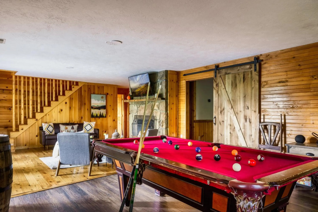 3-MasterSuites-GorgeousViews-GameRm-HotTub-Gburg7min-Ober5min-Bears!