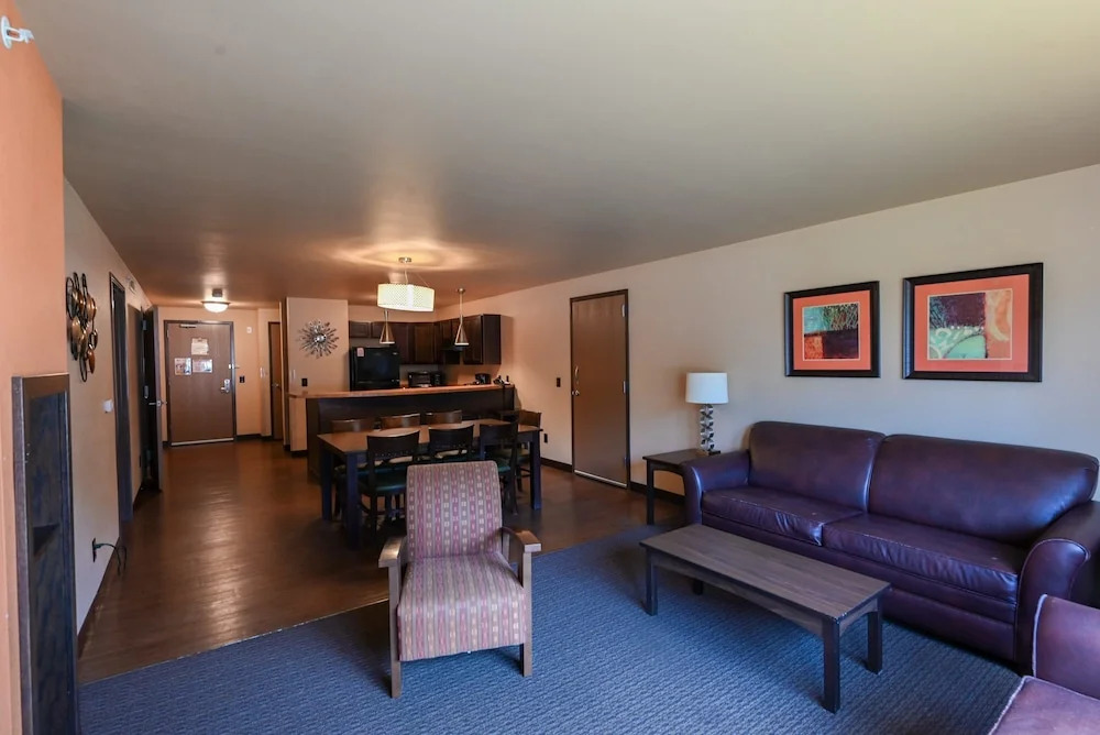 Sunset Bay Resort & Suites