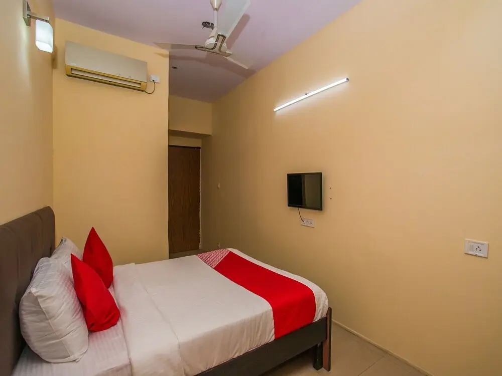 OYO 16723  Stay Bridge Vibe