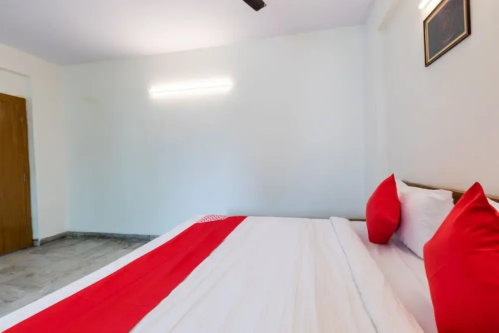 OYO 28360 Hotel Rajdeep