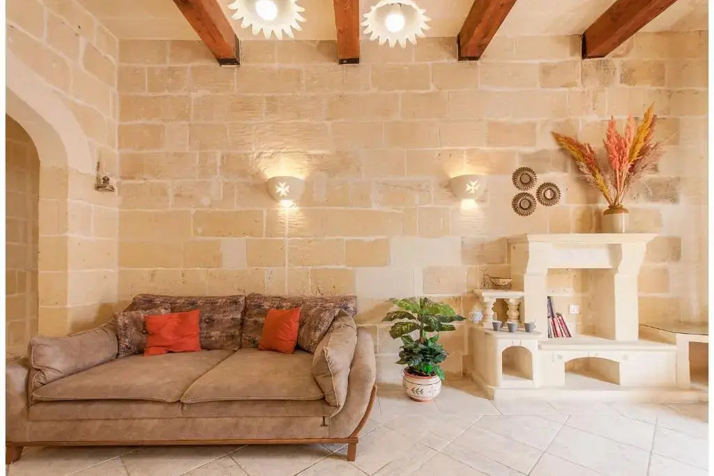 Centre Island Gozitan Farmhouse & Pool - Happy Rentals