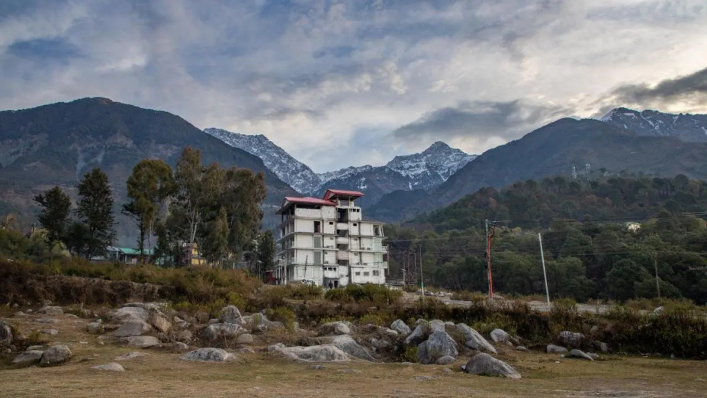 Manuni Inn - Riverside Hotel